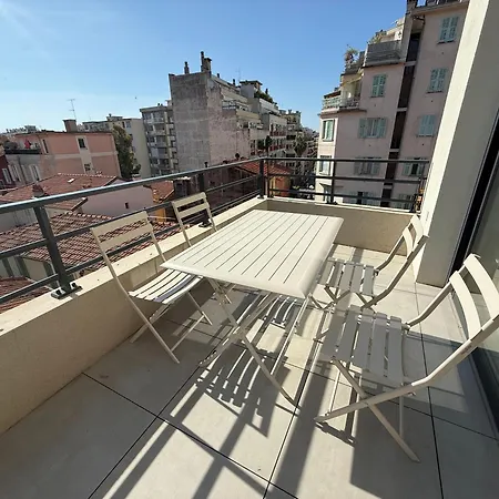 T2 Avec Terrasse Et Parking Prive Au Coeur De *