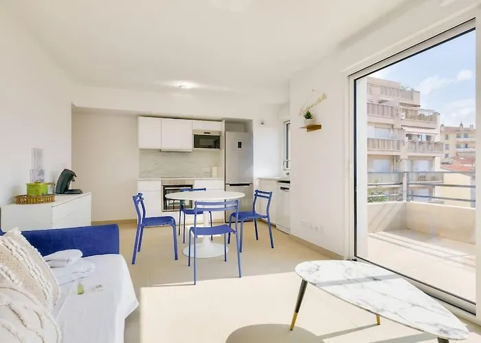 T2 Avec Terrasse Et Parking Prive Au Coeur De Nizza