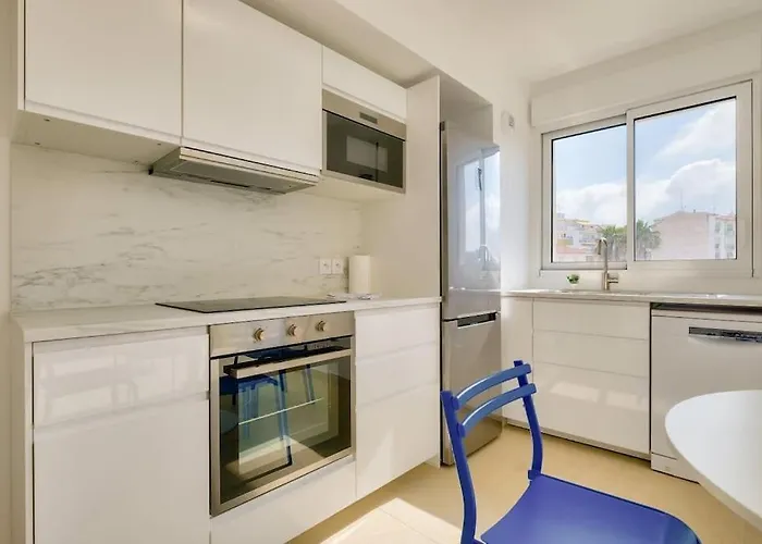 T2 Avec Terrasse Et Parking Prive Au Coeur De Apartmán Nice